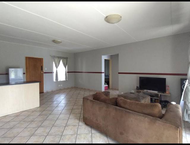 3 BEDROOM APARTMENT FOR SALE IN DALPARK EXT 1